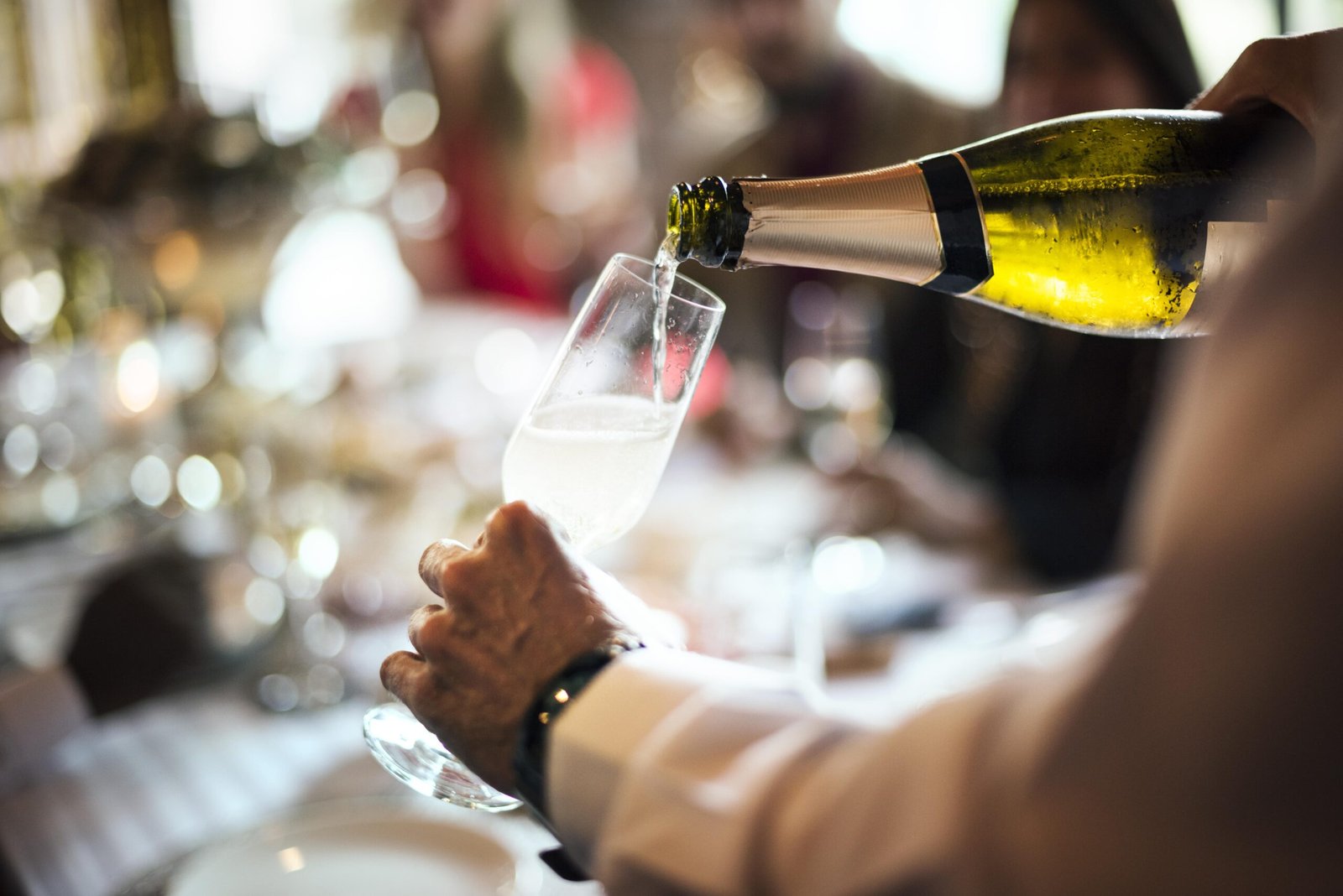 restaurant-chilling-out-classy-lifestyle-reserved-2025-02-10-09-24-16-utc-min